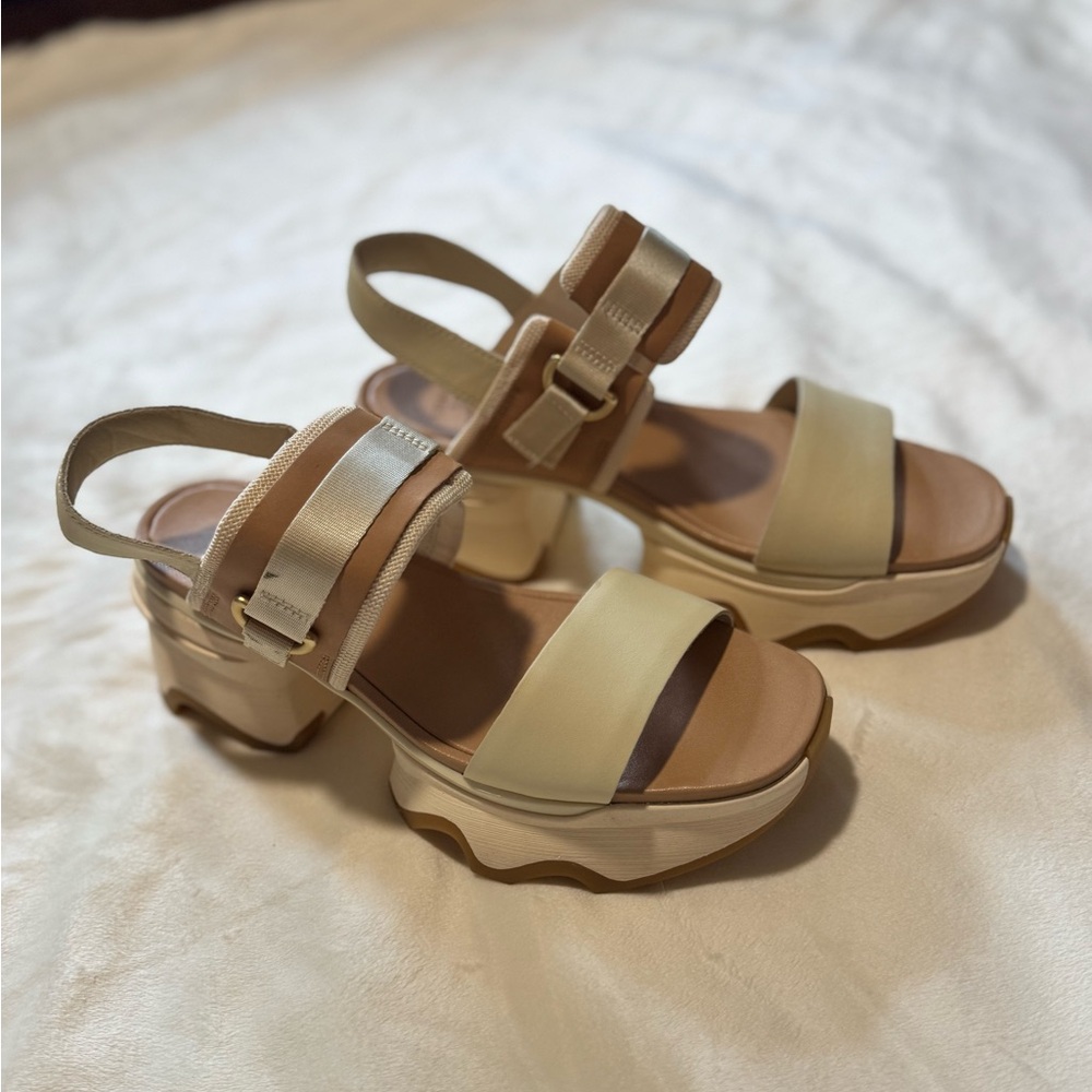 Sorel Women's Sandals in Cream and Tan